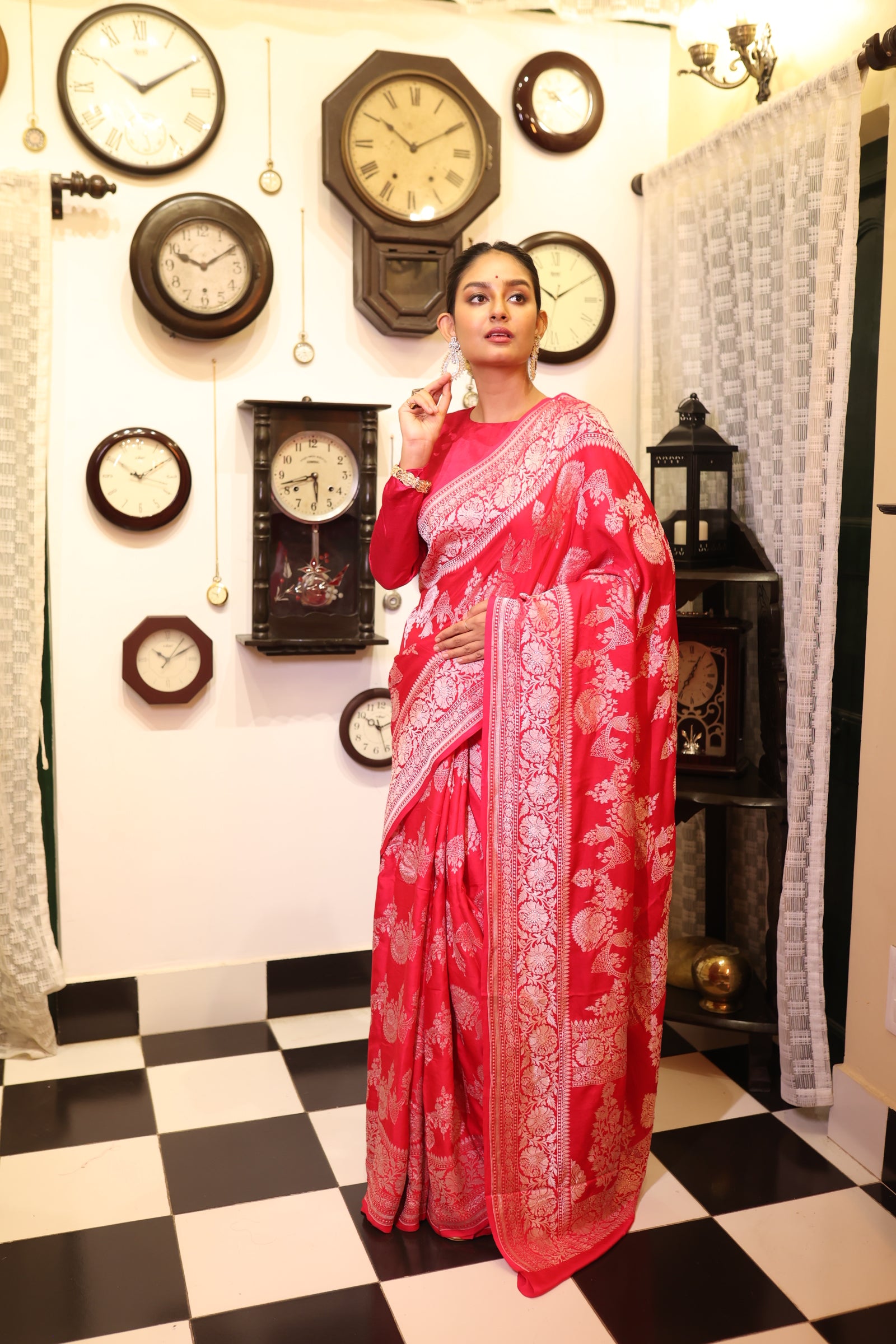 Priyanshi || Magenta Pink Pure Mashru Banarasi Saree with all over Silver Zari Floral Jaal