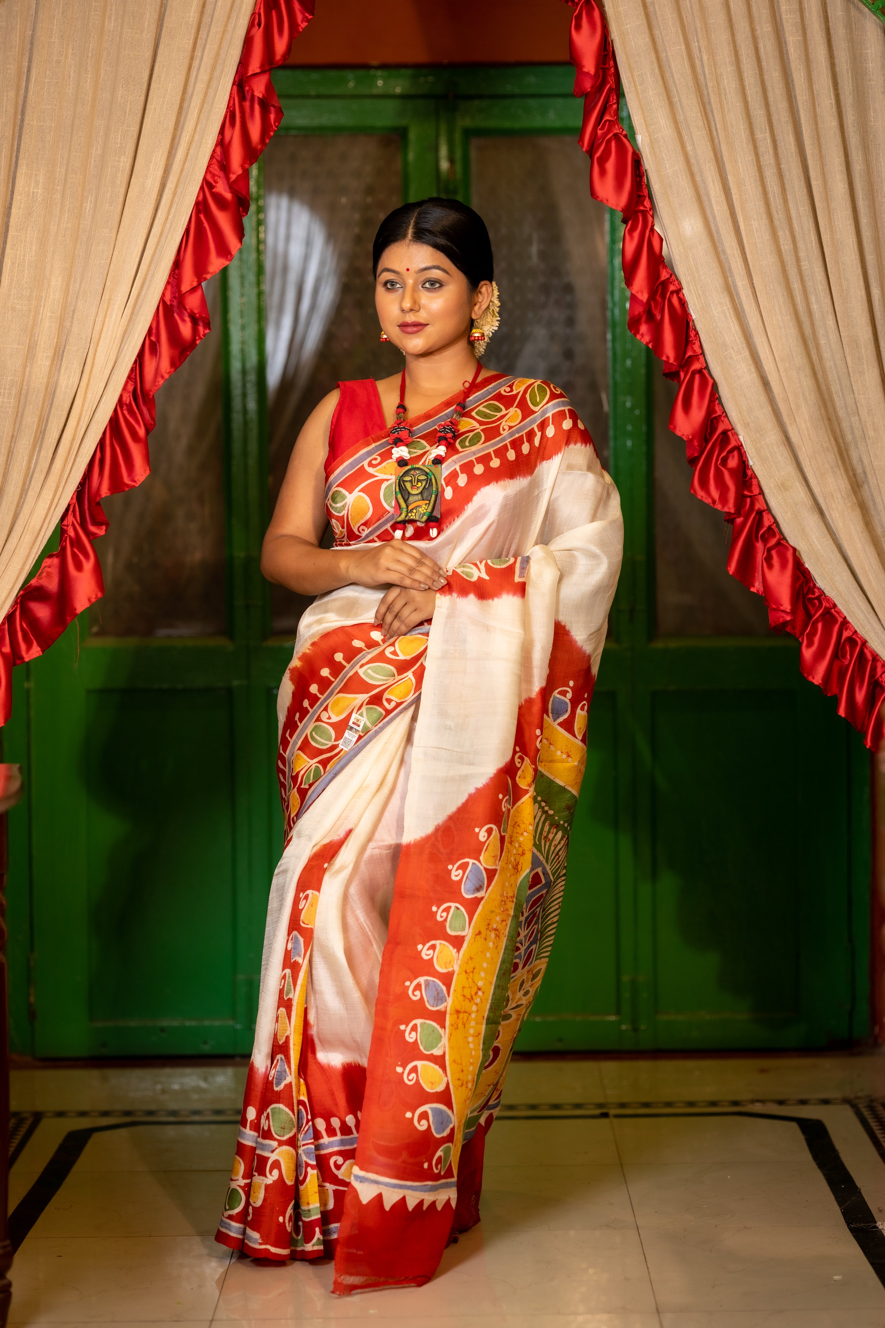 Alpana || Off-White Pure Bishnupuri Silk Handloom Saree with Red dye & Multi-colour 'Soru Tuli Batik' Border & Pallu