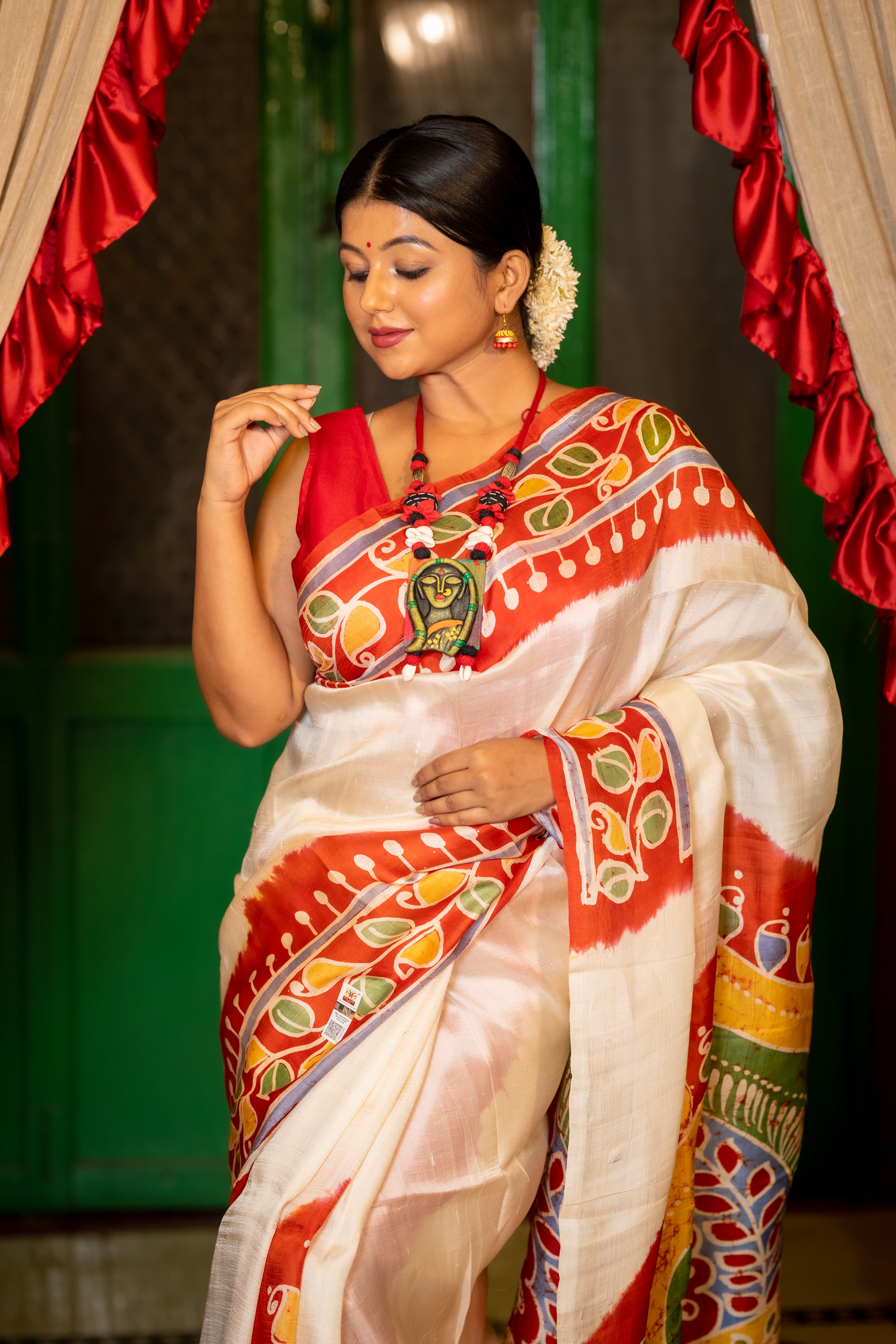 Alpana || Off-White Pure Bishnupuri Silk Handloom Saree with Red dye & Multi-colour 'Soru Tuli Batik' Border & Pallu