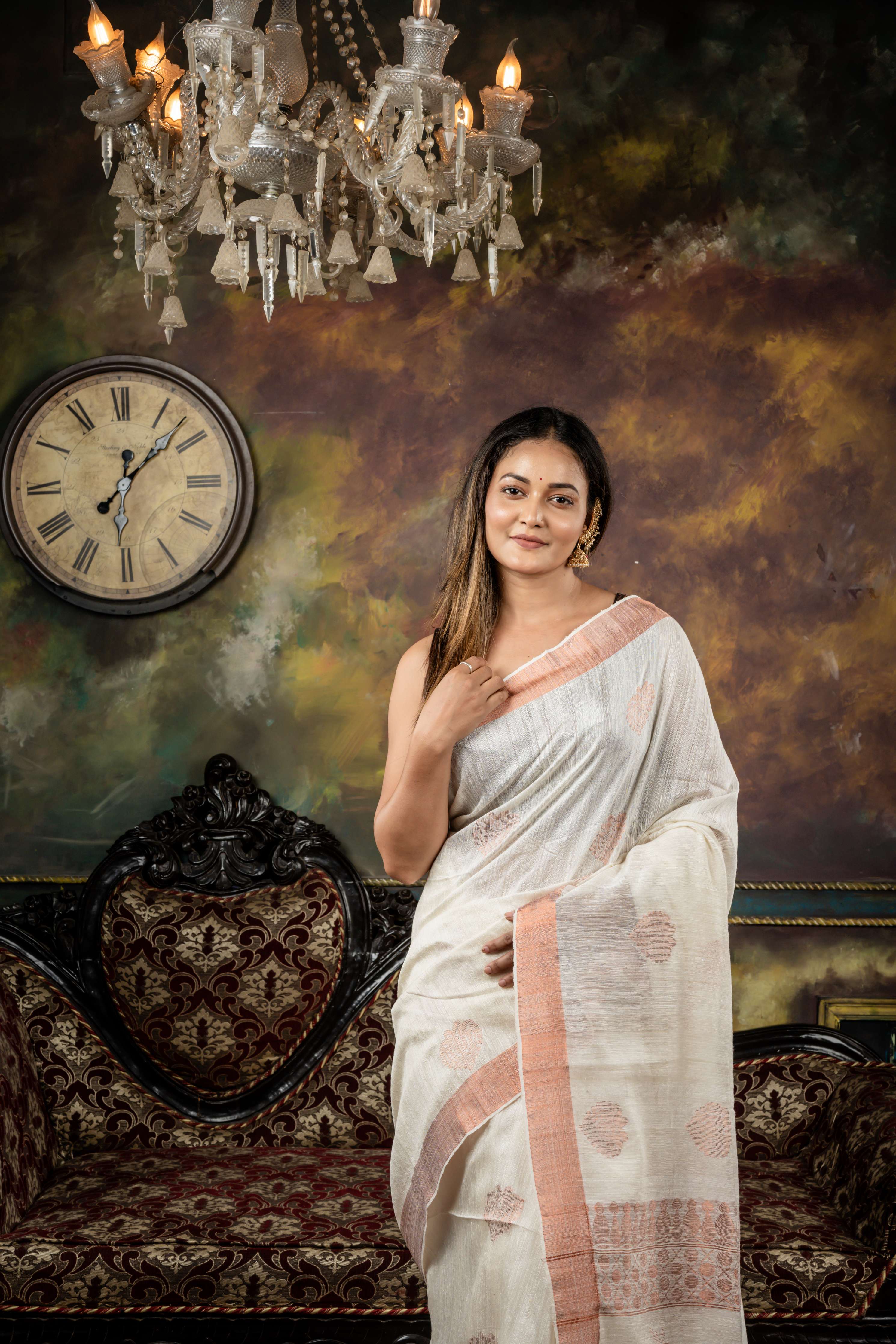 Soumi || Off-White Pure Matka Bengal Handloom Saree with all over Copper Zari Traditional Buta and 'Leaf' motif Pallu