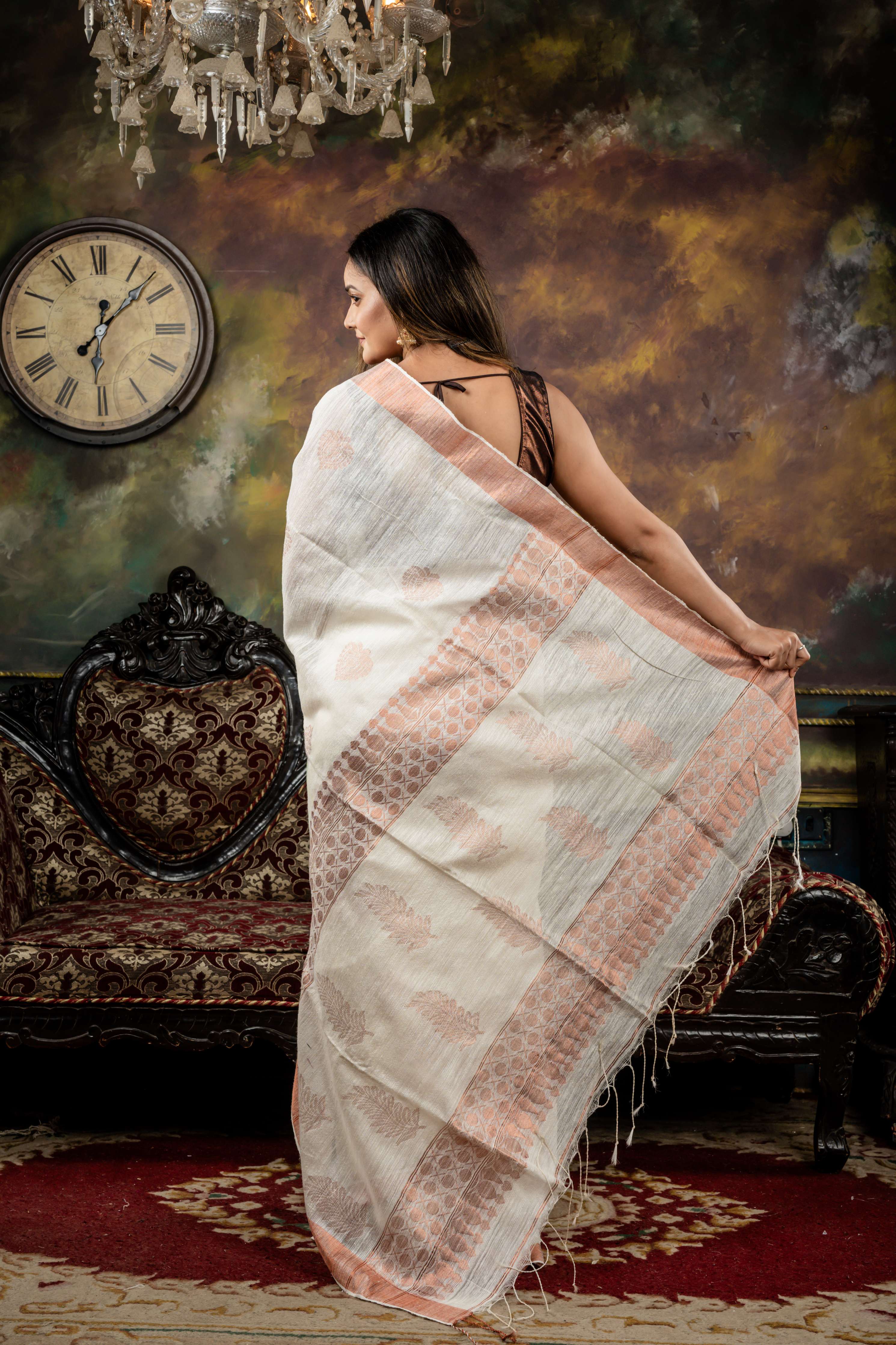 Soumi || Off-White Pure Matka Bengal Handloom Saree with all over Copper Zari Traditional Buta and 'Leaf' motif Pallu