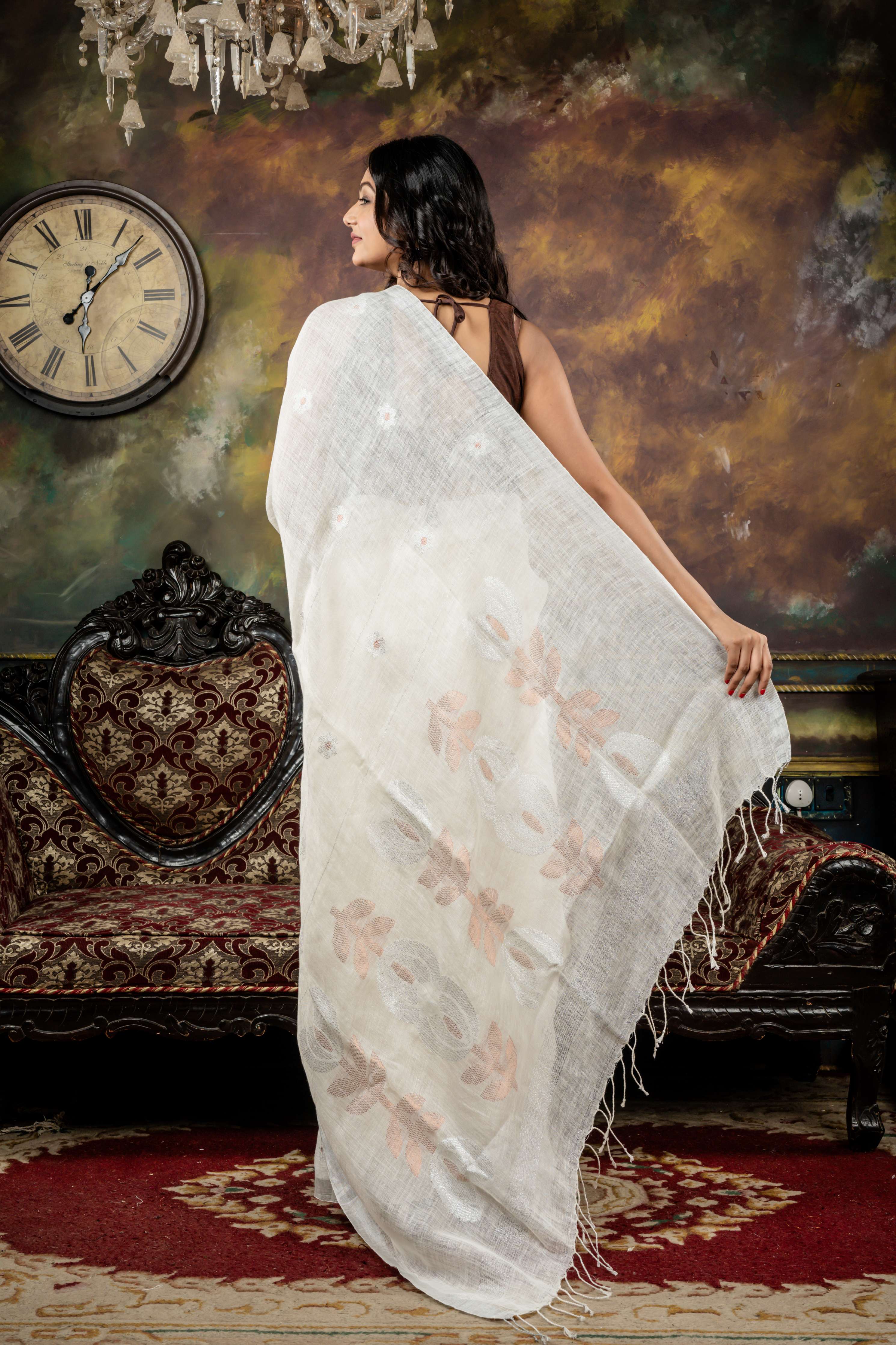 Shweta || Off-White Linen Bengal Handloom Saree with all over Copper & Silver Zari Floral Jamdani Buti, Silver Zari plain Border and Floral motif Pallu
