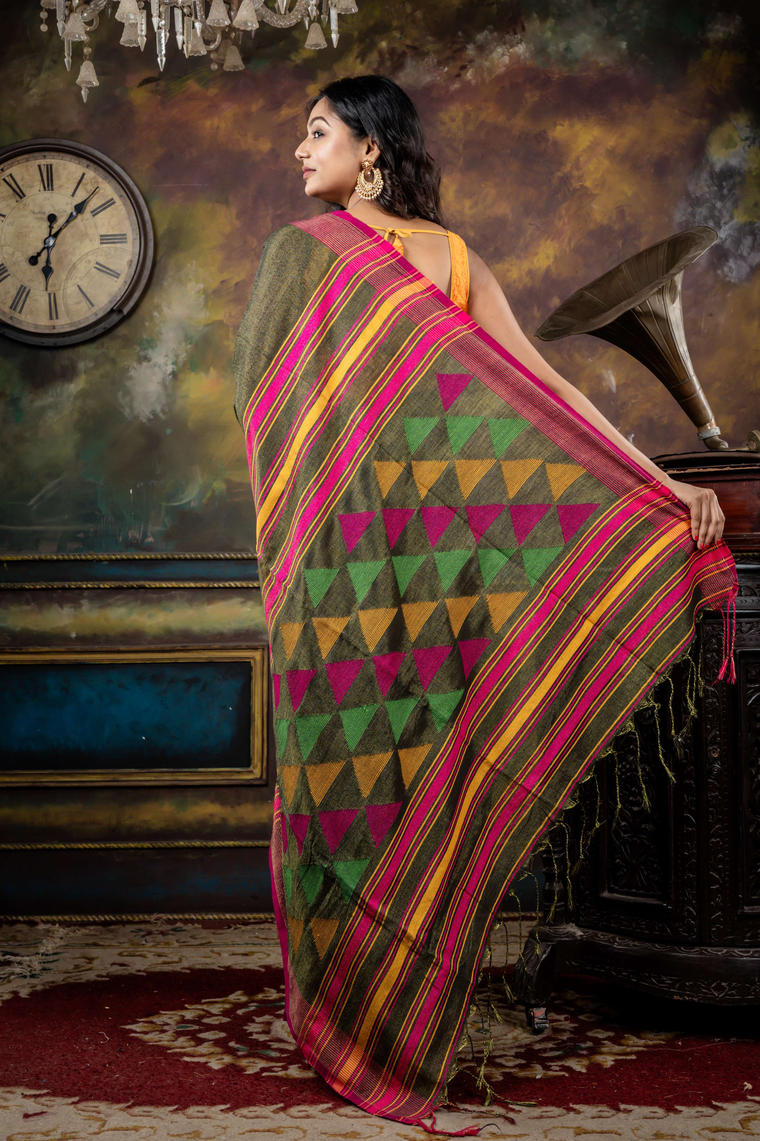 Trikoni || Sap Green & Gold dual tone Tissue Cotton Bengal Handloom Saree with Plain Body, Magenta Border & Multi-colour 'Temple' motif Pallu
