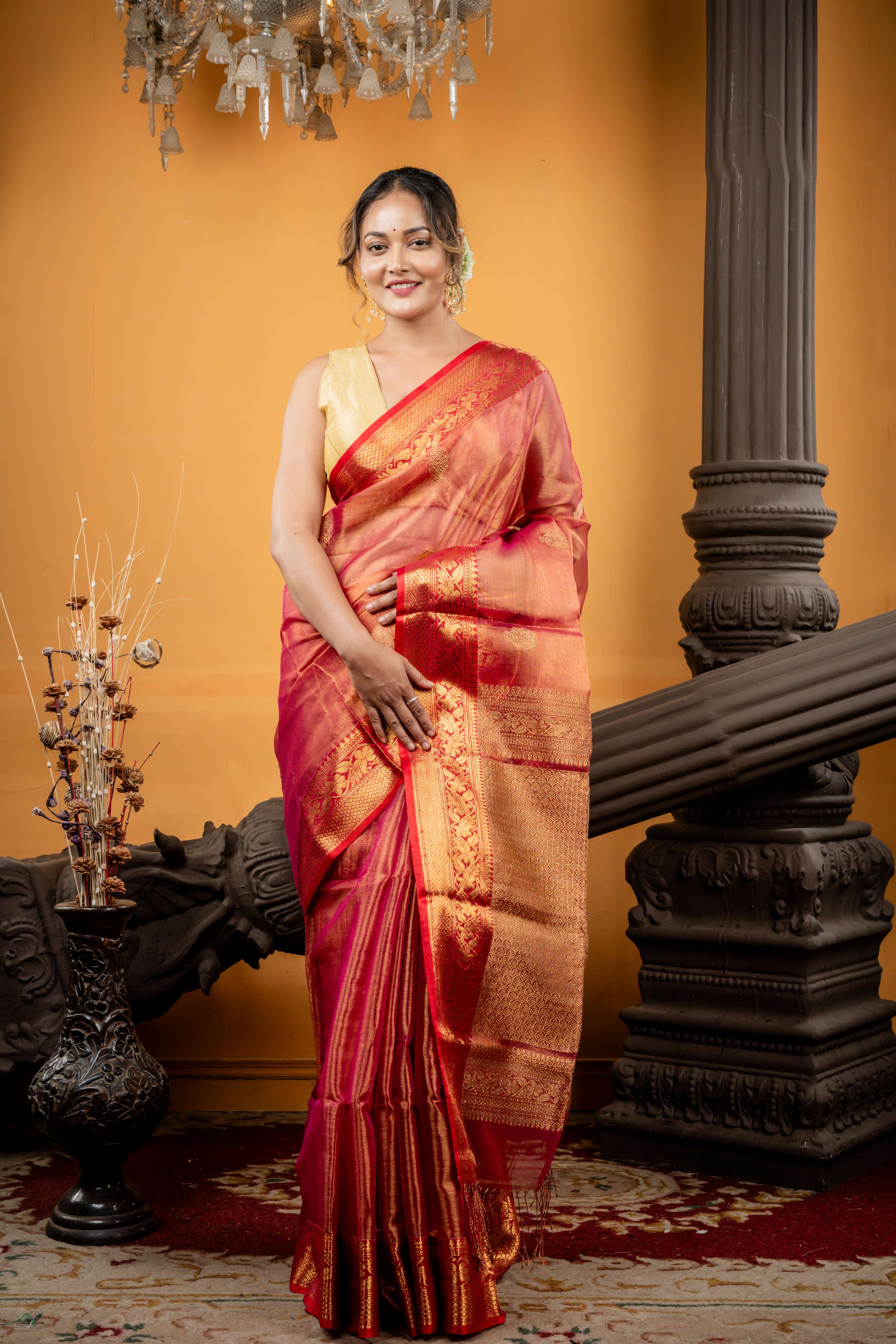 Bonhi || Metallic Magenta & Antique Gold dual tone Muslin Banarasi Bengal Handloom Saree with all over Antique Gold Zari Traditional Buta, Red Border & Brocade Pallu