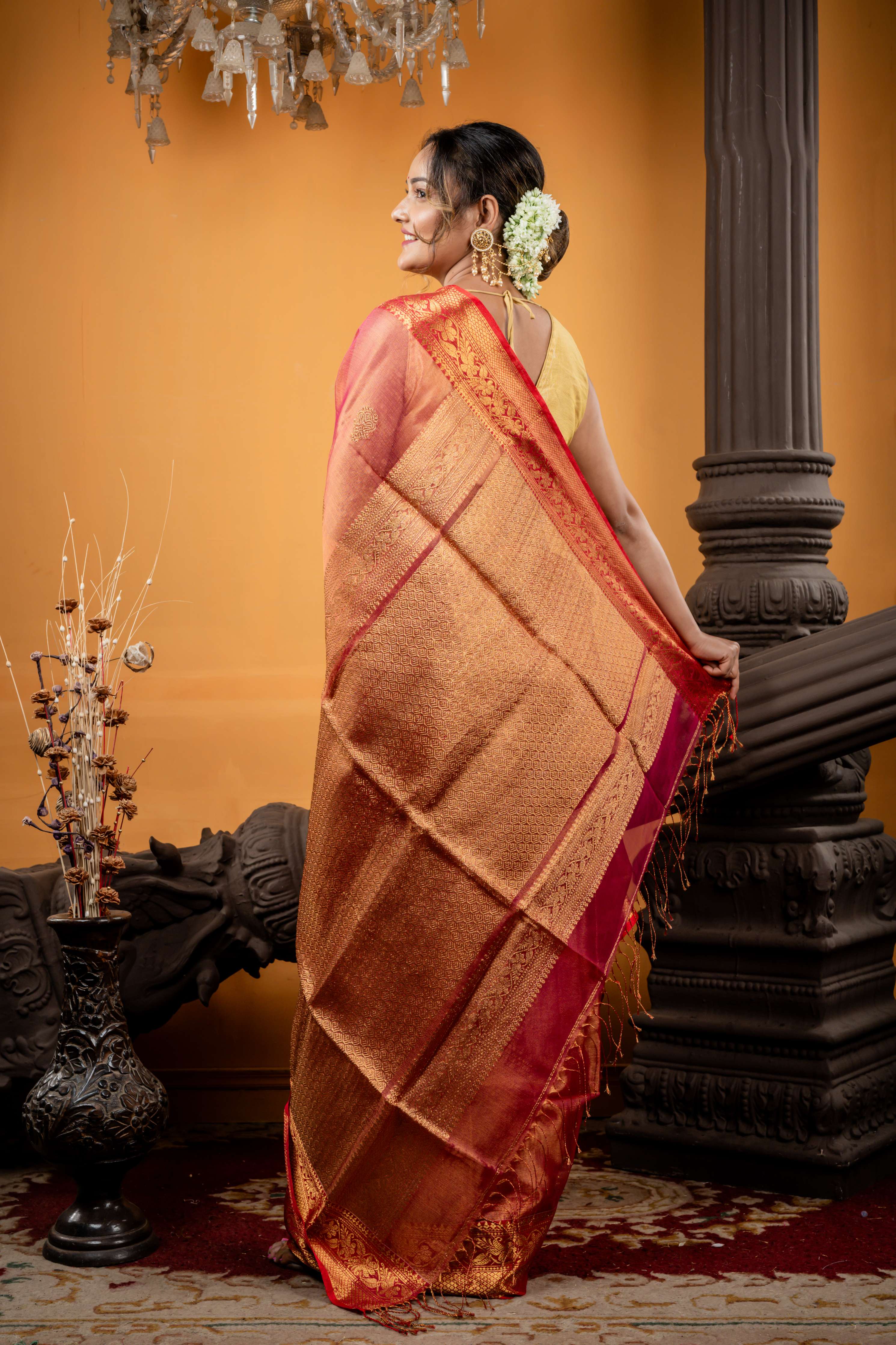 Bonhi || Metallic Magenta & Antique Gold dual tone Muslin Banarasi Bengal Handloom Saree with all over Antique Gold Zari Traditional Buta, Red Border & Brocade Pallu