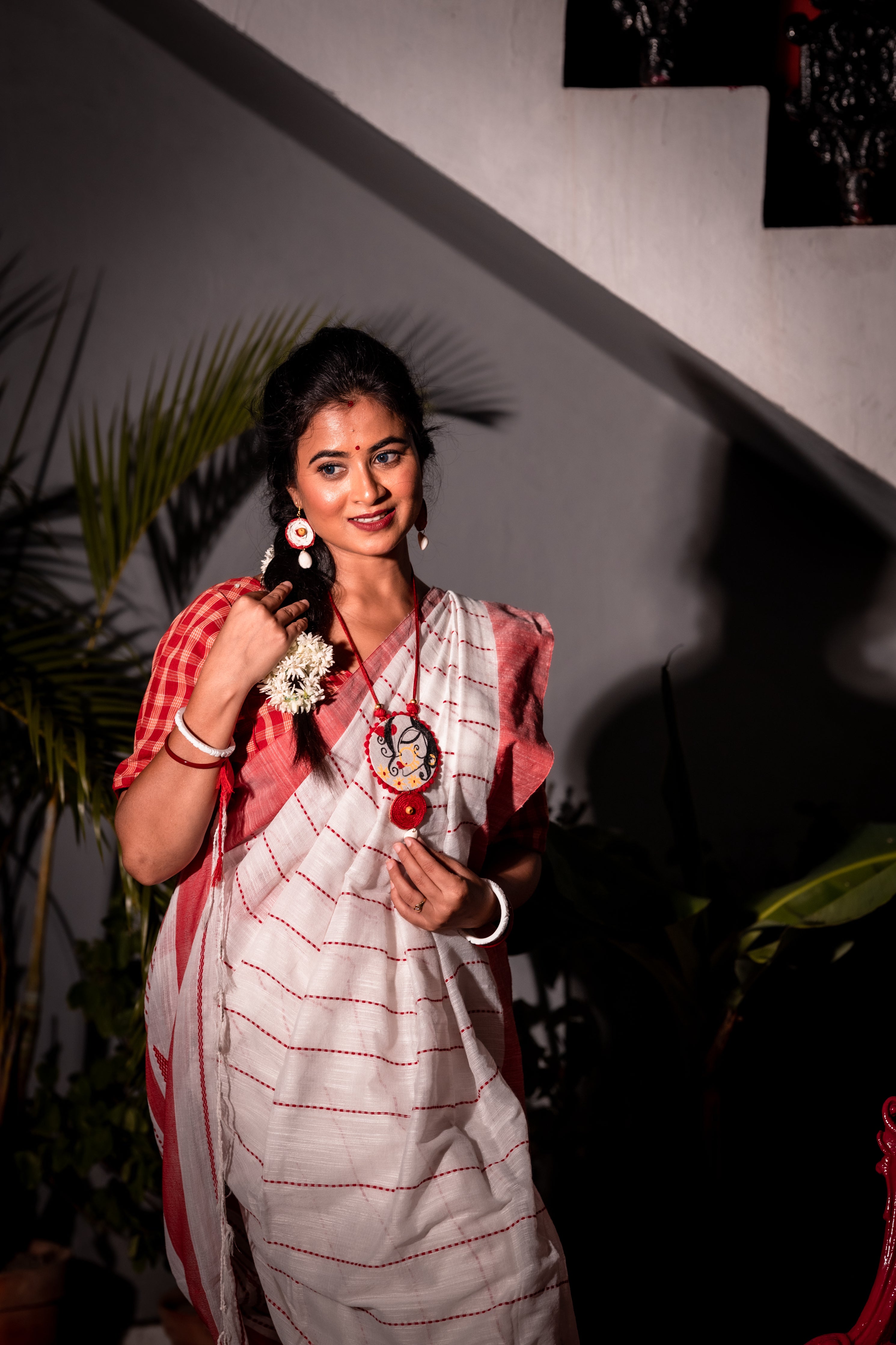 Trinayani || White Cotton Bengal Handloom Saree with all over Red 'Kantha' Stripes, Red Border and 'Temple' motif Pallu