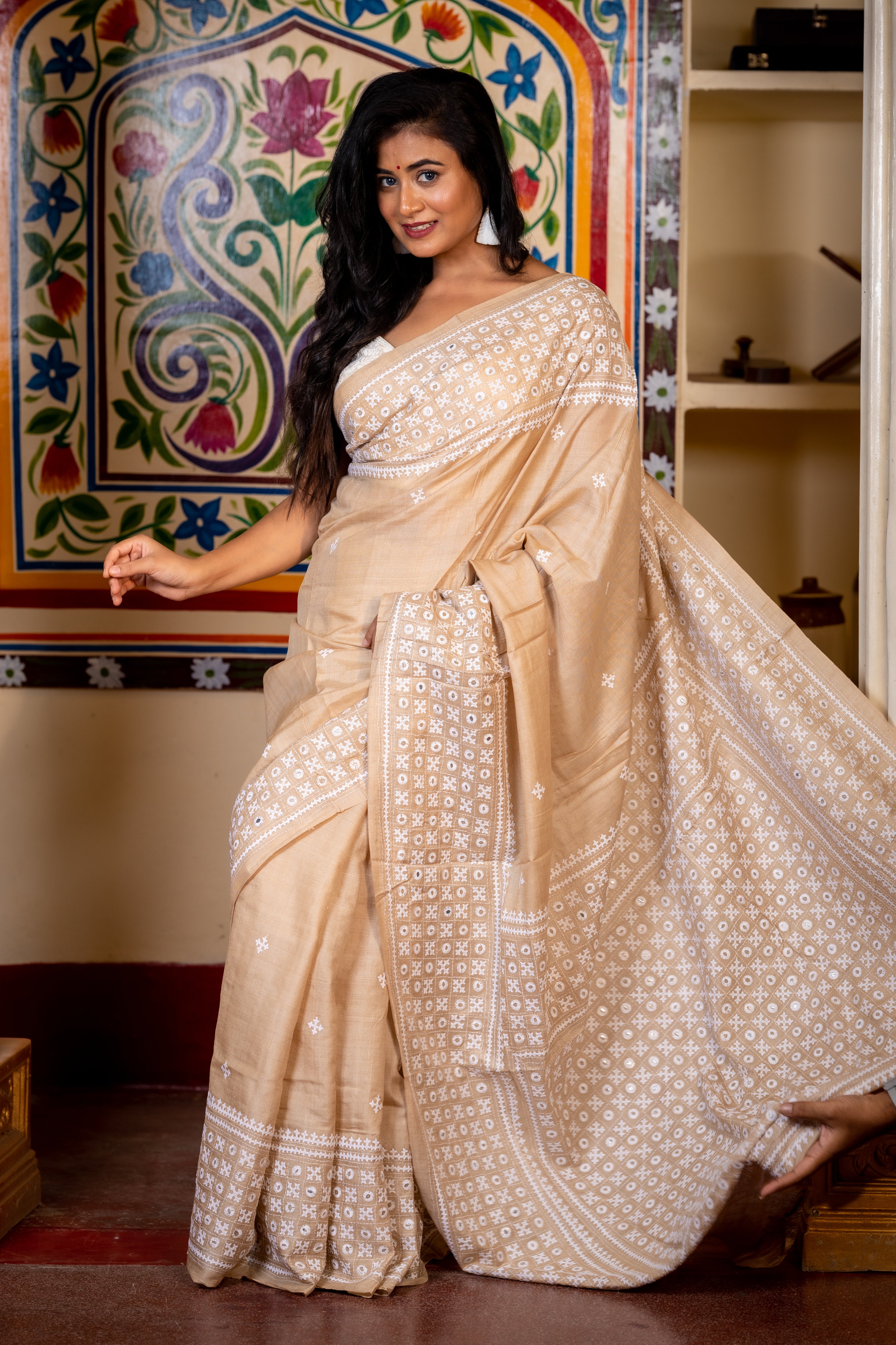 Jhinuk || Pale Khaki Pure Gachhi Tussar Silk Handloom Kantha Stitch Embroidery Saree with all over White Resham 'Lambani' & 'Foil-Mirror Highlights' Buta, Border & Pallu