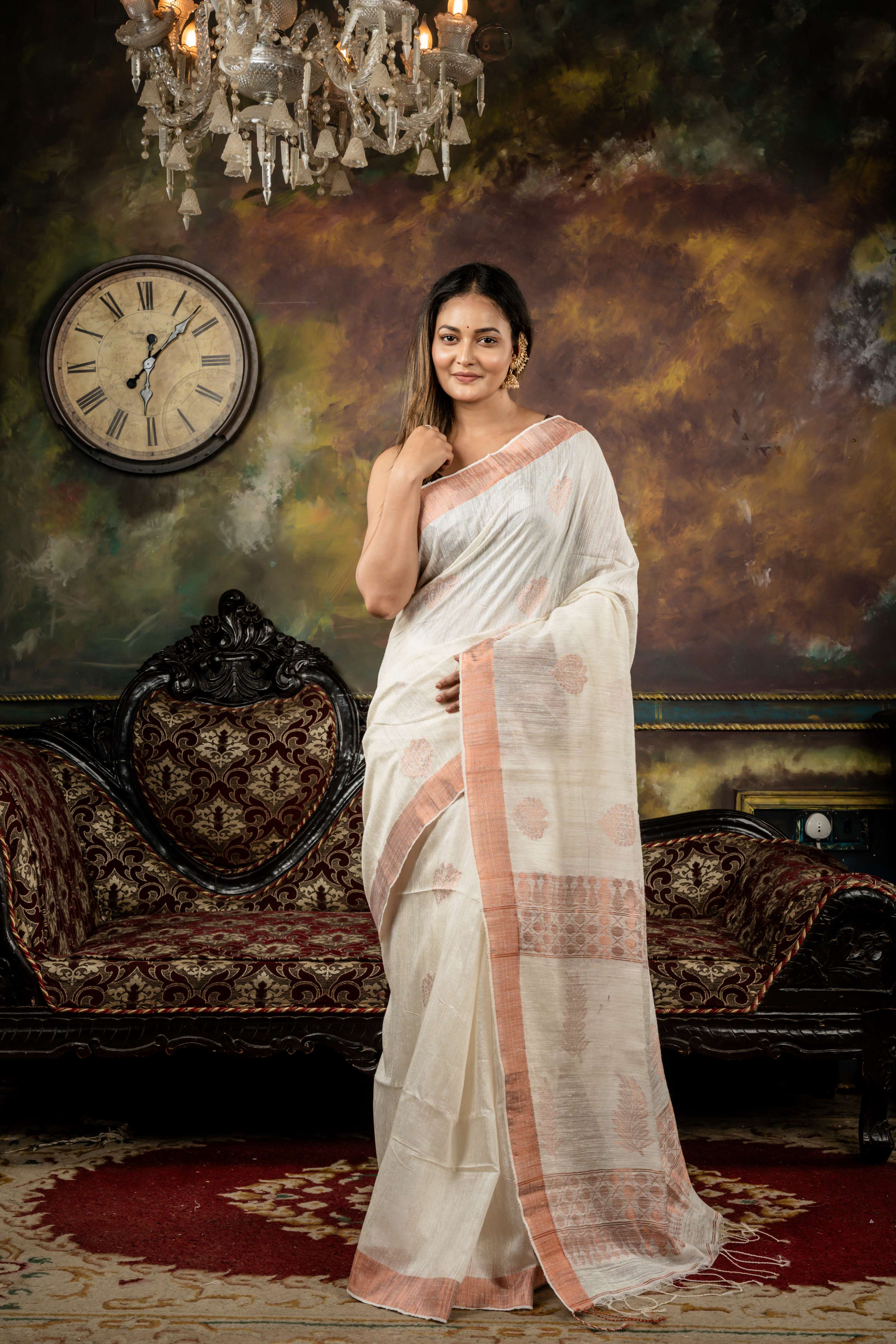 Soumi || Off-White Pure Matka Bengal Handloom Saree with all over Copper Zari Traditional Buta and 'Leaf' motif Pallu