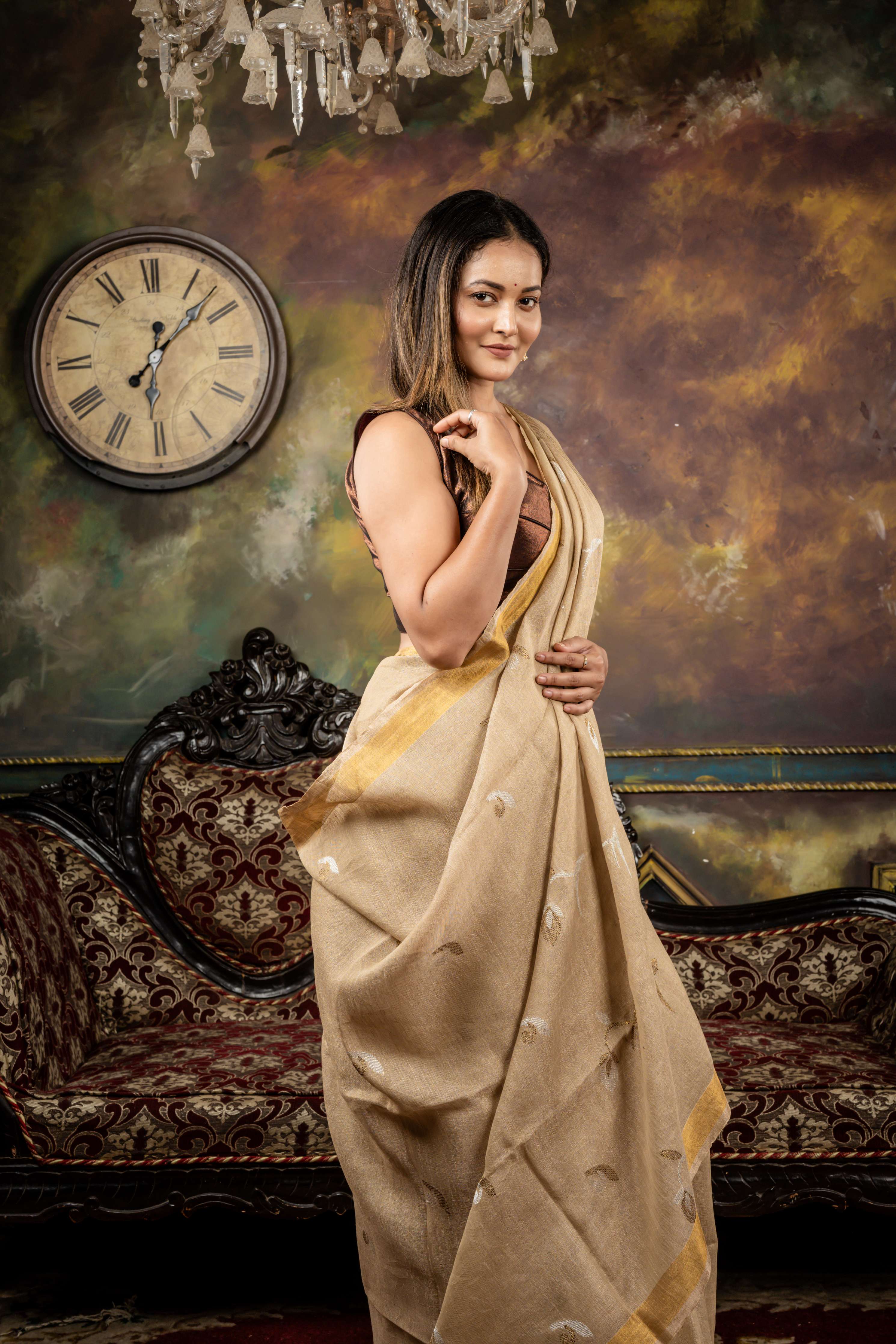 Swarnalata || Metallic Beige Linen Bengal Handloom Saree with all over Antique Gold & Silver Zari Flower Bud motif and Golden Border