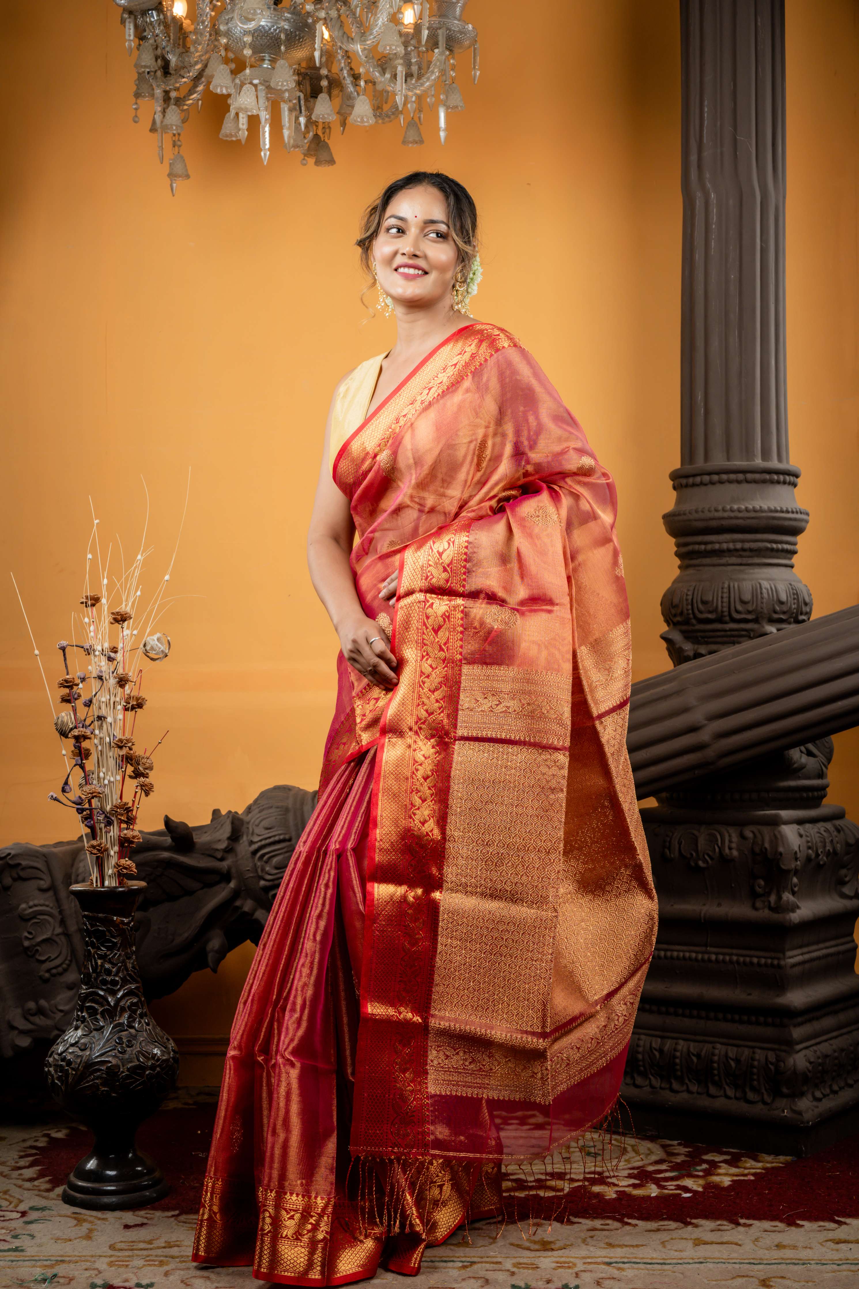 Bonhi || Metallic Magenta & Antique Gold dual tone Muslin Banarasi Bengal Handloom Saree with all over Antique Gold Zari Traditional Buta, Red Border & Brocade Pallu